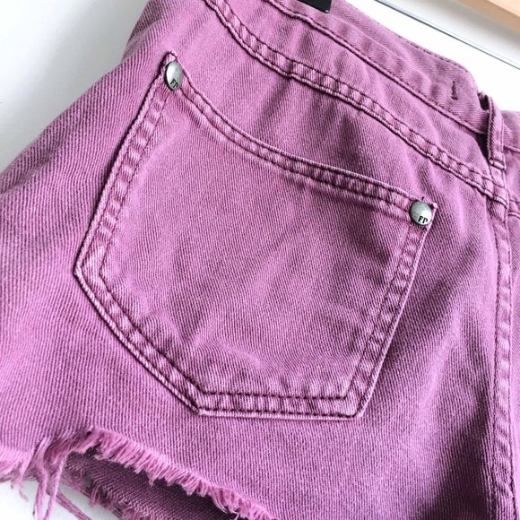 Free People cut-off denim shorts - size 27 - Picture 5 of 7